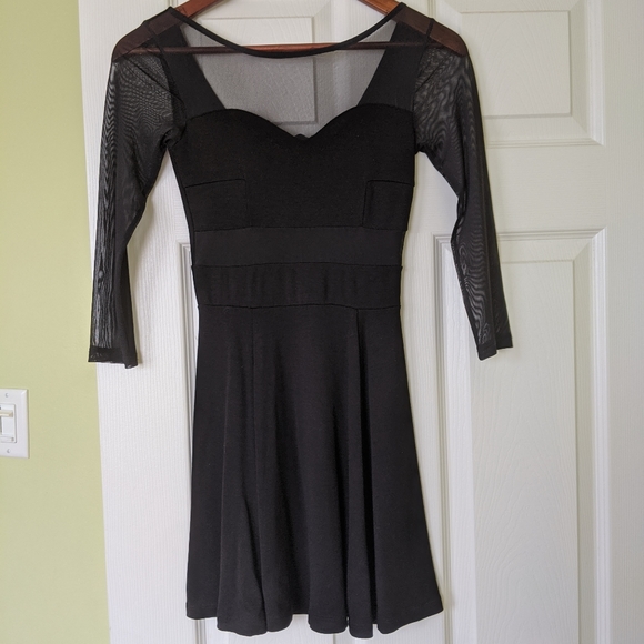 H&M - 3/4 Long Sleeve Black Dress - XS - Picture 2 of 4